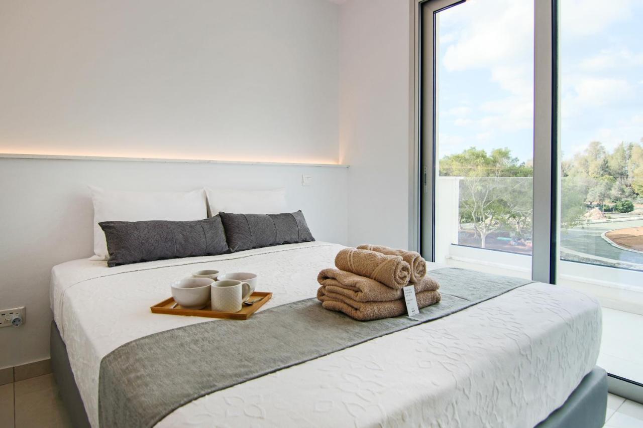 Phaedrus Living - Seaside Executive Flat Harbour 205 Apartment Пафос Екстериор снимка