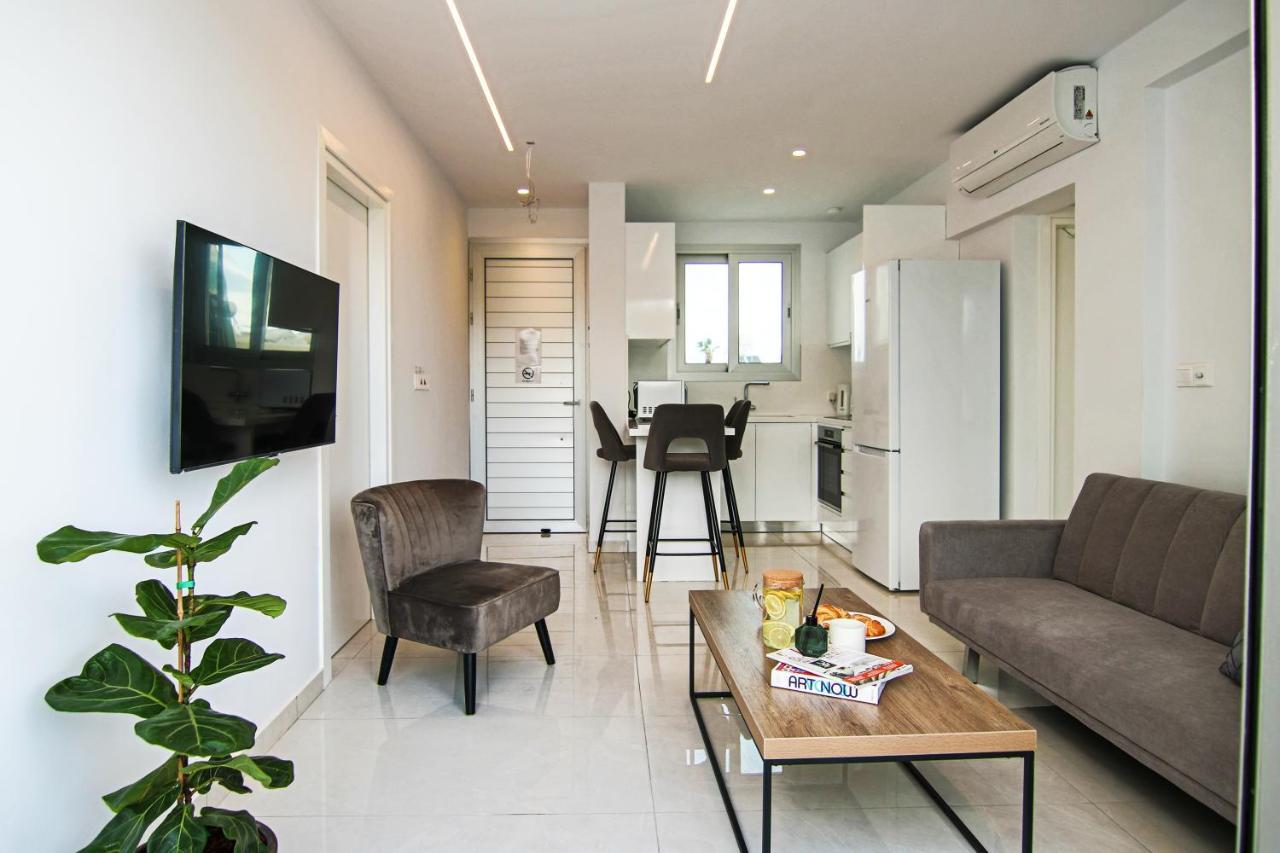 Phaedrus Living - Seaside Executive Flat Harbour 205 Apartment Пафос Екстериор снимка