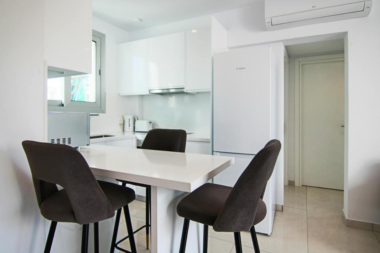 Phaedrus Living - Seaside Executive Flat Harbour 205 Apartment Пафос Екстериор снимка